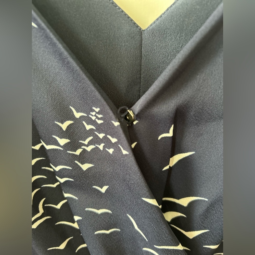 NWT BCBGeneration Wrap Dress in Sz 6 Navy with Bird Print - Picture 11 of 11
